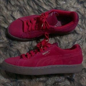 Red puma suedes